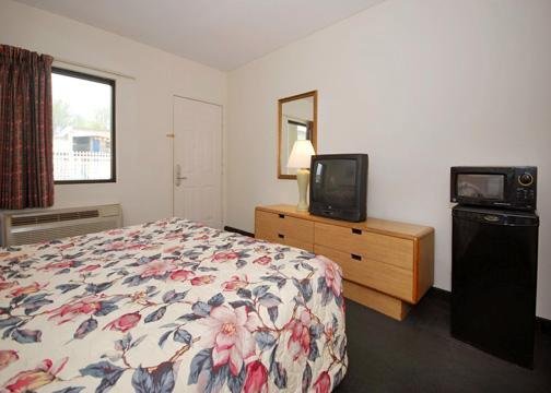 Travelers Place Inn & Suites