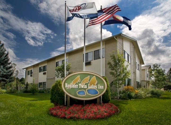 Boulder Twin Lakes Inn