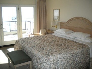 Beach House Inn & Suites