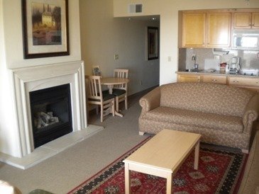 Beach House Inn & Suites