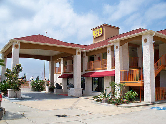 Magnolia Inn And Suites