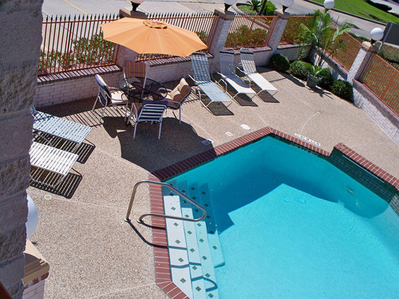 Magnolia Inn And Suites