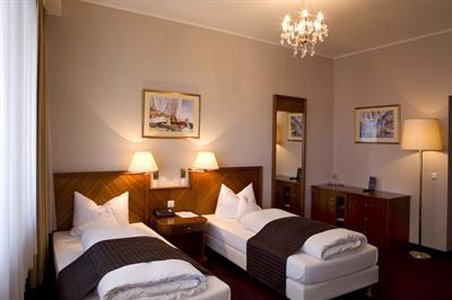 ROSS Hotel