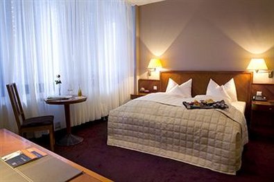 ROSS Hotel