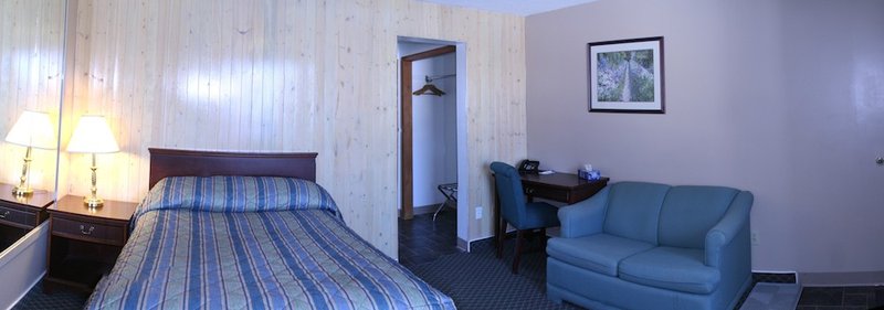 Moonlight Inn and Suites