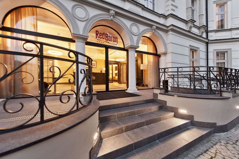 Red Baron Hotel & Restaurant