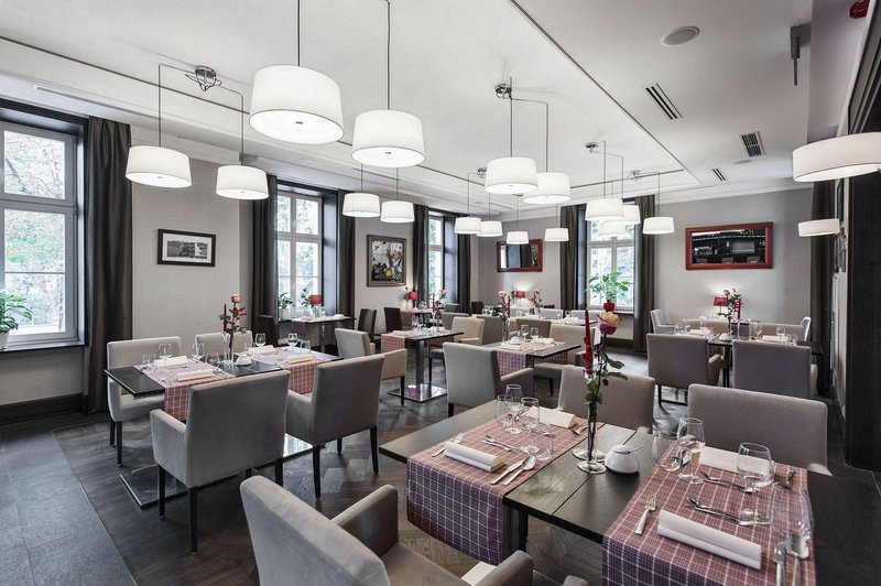 Red Baron Hotel & Restaurant