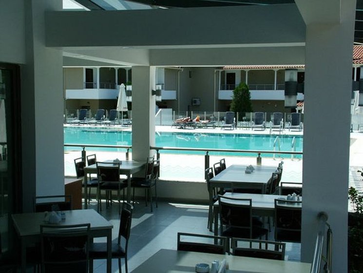 Lagomandra Beach Hotel