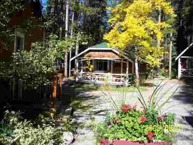 Johnston Canyon Lodge and Bungalows