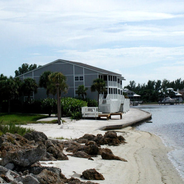 Shaw Park Beach Hotel & Spa