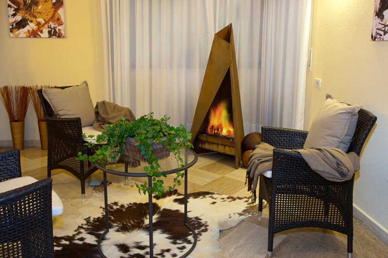 Flora Hotel & Suites