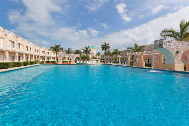 Holiday Inn Express Cancun