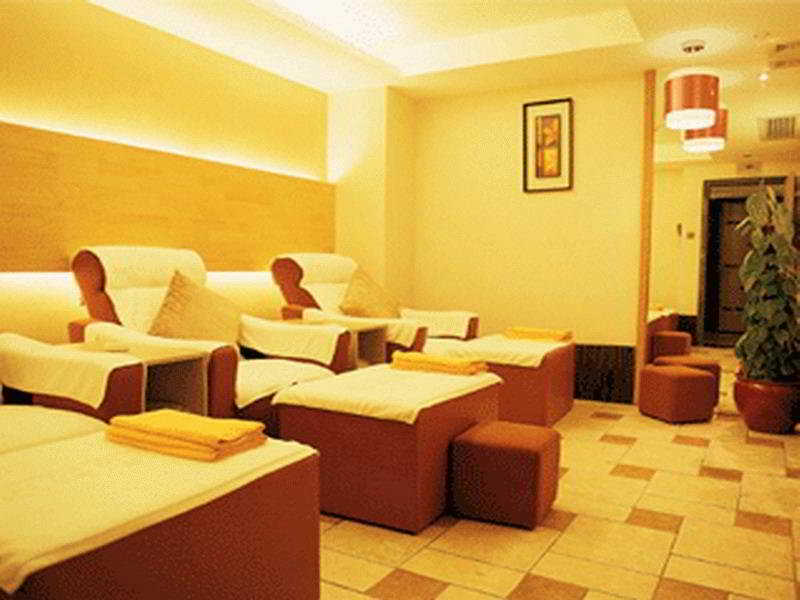 IT World Hotel