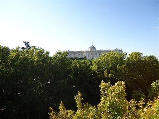 WooTravelling Plaza de Oriente Homtels