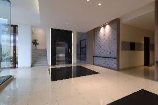 ZEN Rooms Plaza 54 Residence