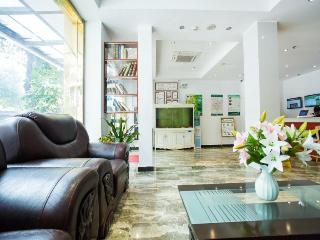 GreenTree Inn Shanghai FTA Waigaoqiao Free Trade Zone North Subway Station Shell Hotel