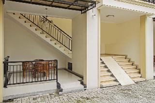 RedDoorz Syariah near Mercu Buana University