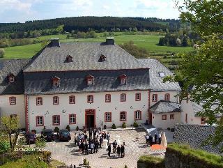 Schlosshotel Burghaus Kronenburg