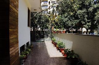 Fabhotel Hill View Suites, Gurugram