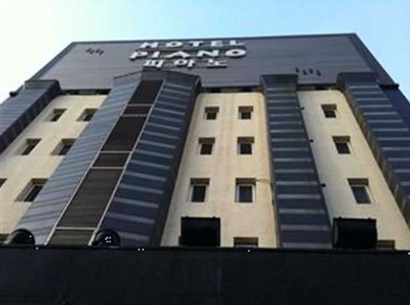 Piano Hotel
