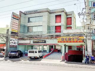 OYO 898 Berts Condotel