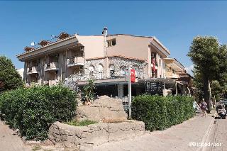 Club Dante Apartments