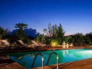 3 Queen Villas