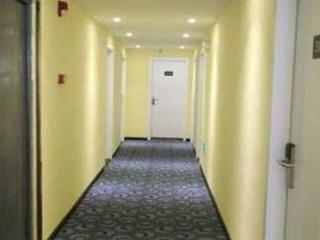 7 Days Inn Huanggang Luotianhe East Street Dabieshan Yexiao Plaza Branch