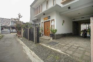 SPOT ON 1792 Roemah Nenekoe Guest House