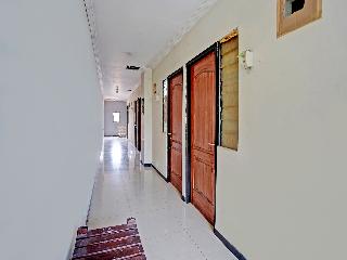 OYO 91126 Kertajaya Residence Surabaya