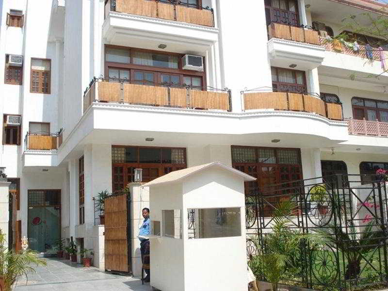 Astoria Plazza, 108 Arjun Marg