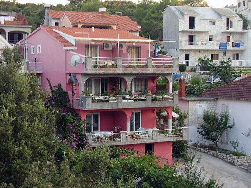 Mia Apartments