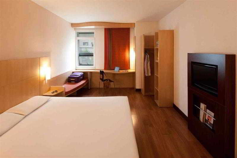 Ibis Qingdao Donghai