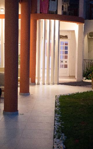 Silver Beach Hotel and Annexe Apartments