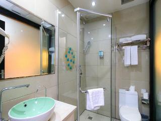 Yiwu Outing Fashion Hotel