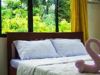 Luna Oslob Travellers Inn
