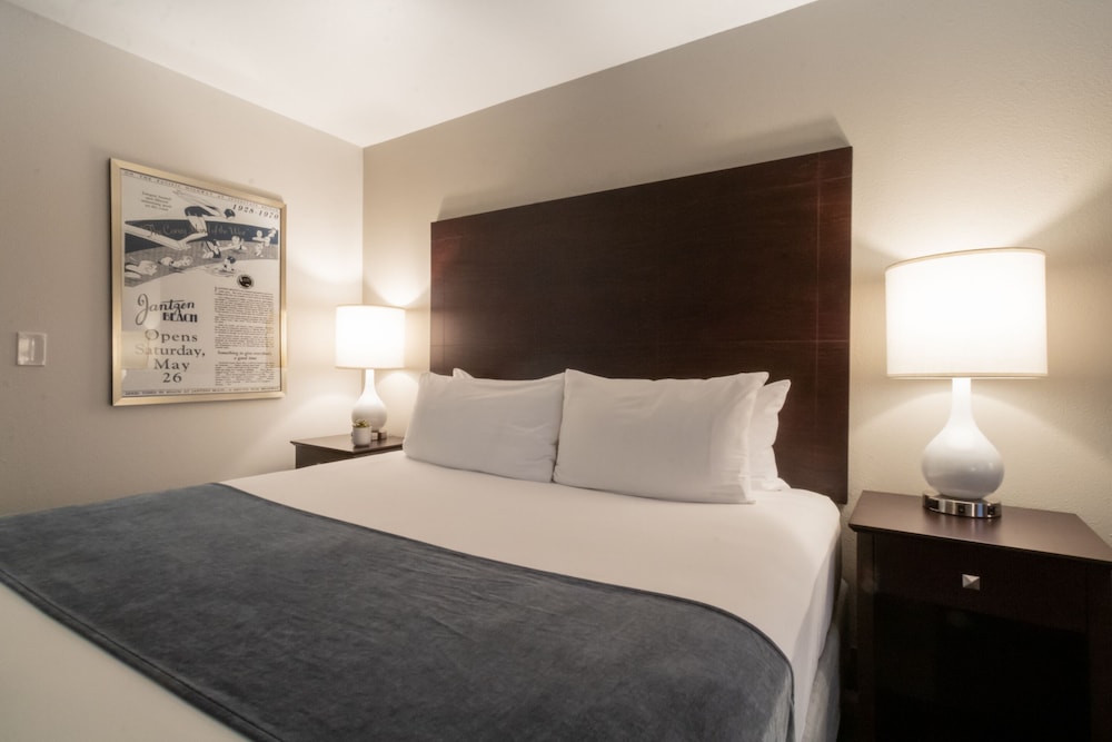 Oxford Suites Portland - Jantzen Beach