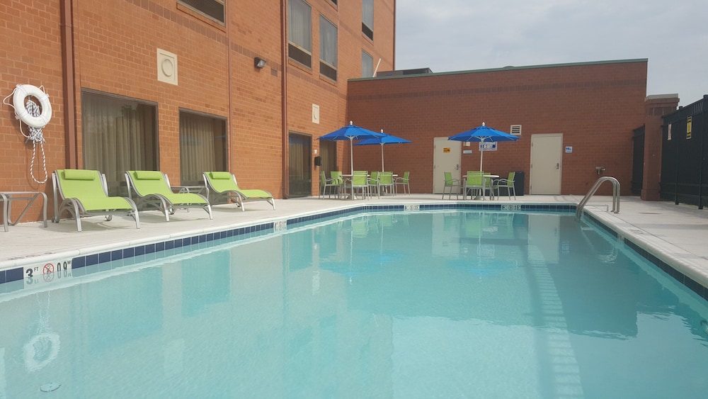 Holiday Inn Express Baltimore-BWI Airport West by IHG