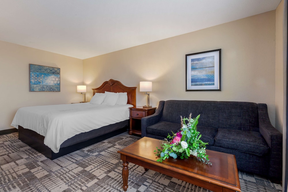Best Western Plus Dubuque Hotel & Conference Center