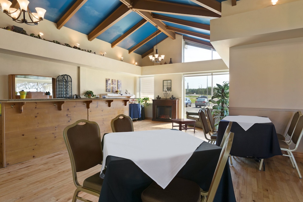 Days Inn & Suites by Wyndham Moncton
