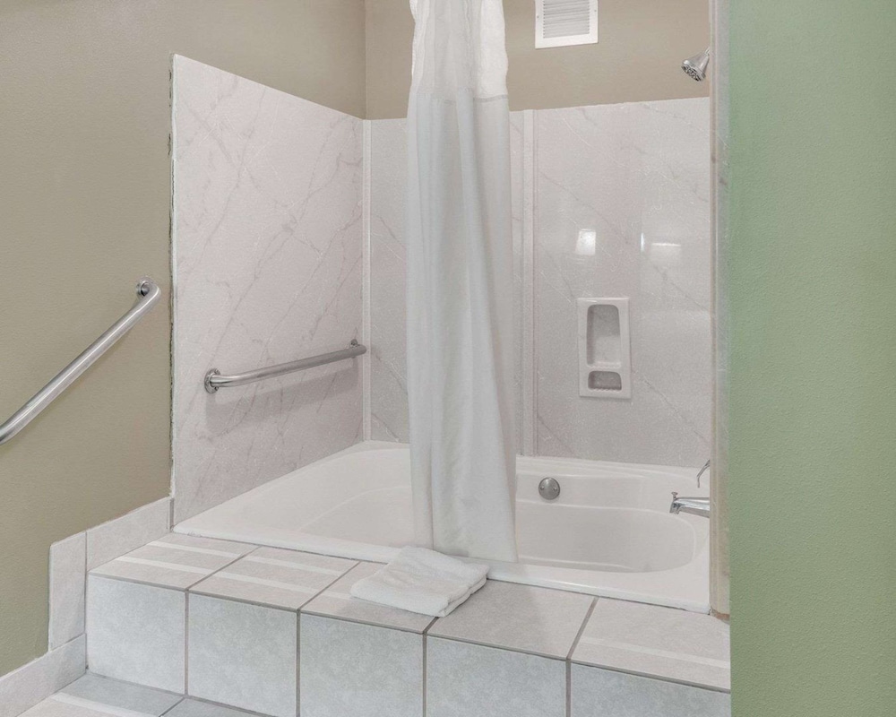 Quality Inn Mt. Pleasant