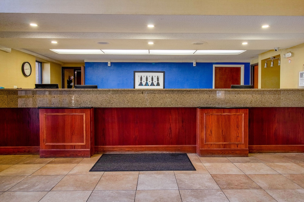 Tulsa Square Hotel Central, I-44 By OYO