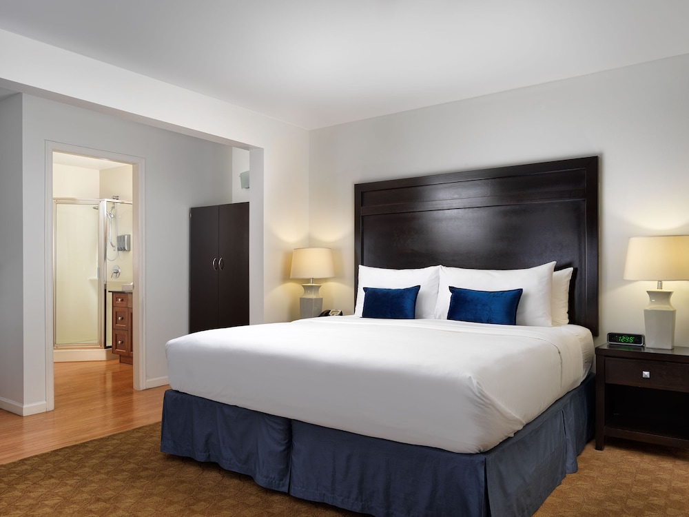 Huntingdon Hotel and Suites photo 2