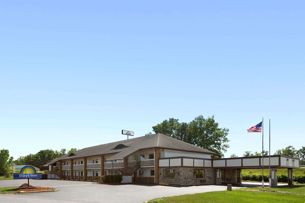 Days Inn by Wyndham Queensbury/Lake George