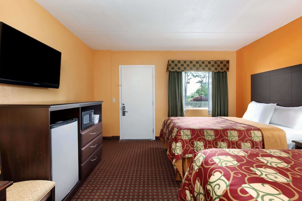 Days Inn by Wyndham Queensbury/Lake George