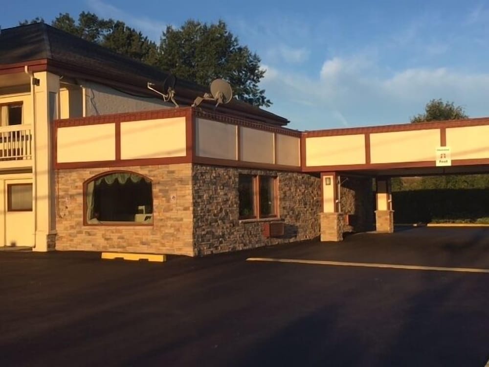Days Inn by Wyndham Queensbury/Lake George