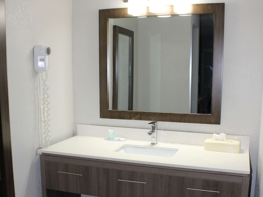 Quality Inn Athens I-65 / Huntsville Area West