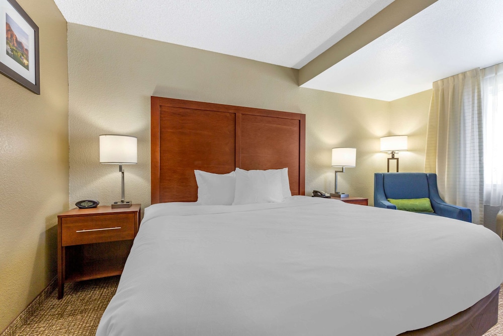 Comfort Inn & Suites Phoenix North / Deer Valley