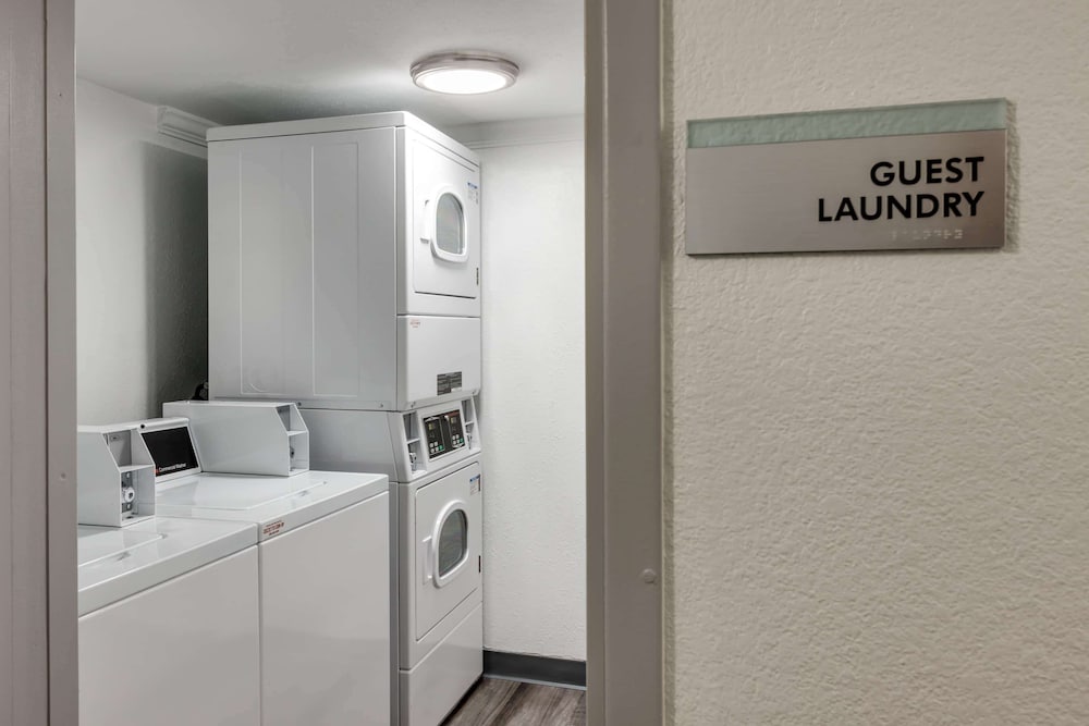 Days Inn & Suites by Wyndham Spokane