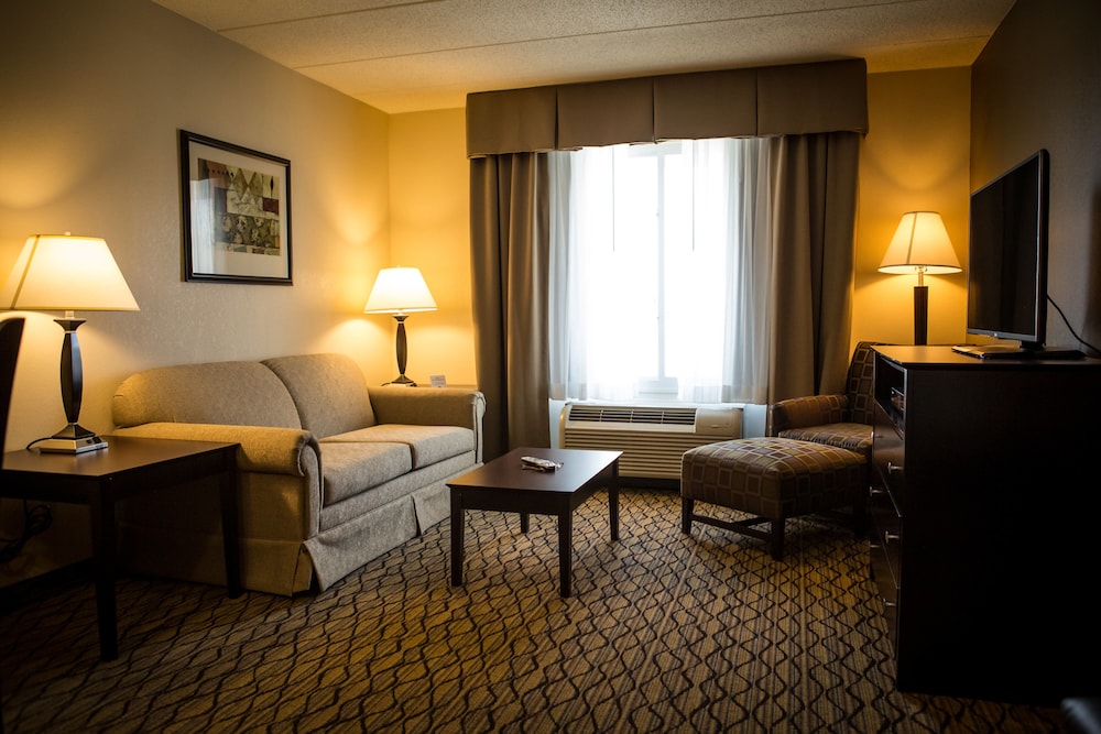 Holiday Inn Express & Suites Milford by IHG